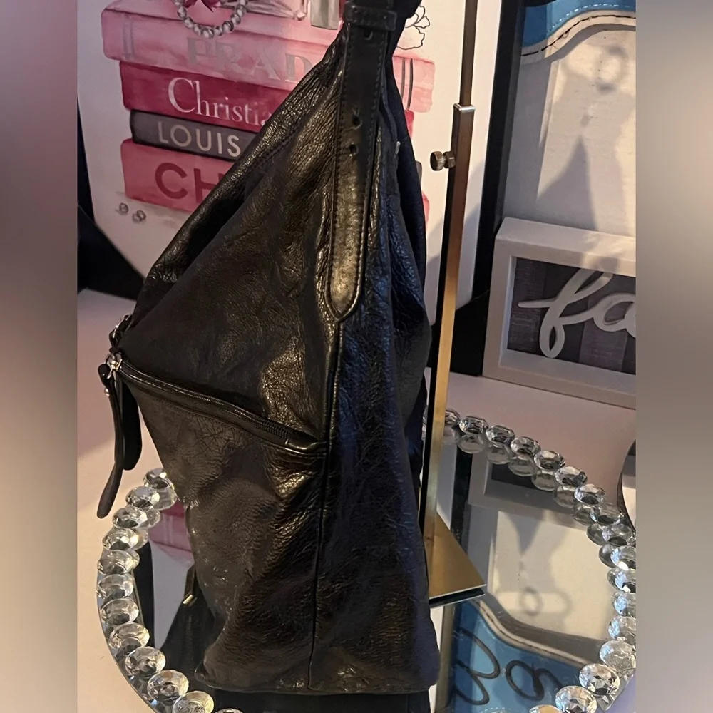 Pulicati black leather shoulder bag, made in Italy.